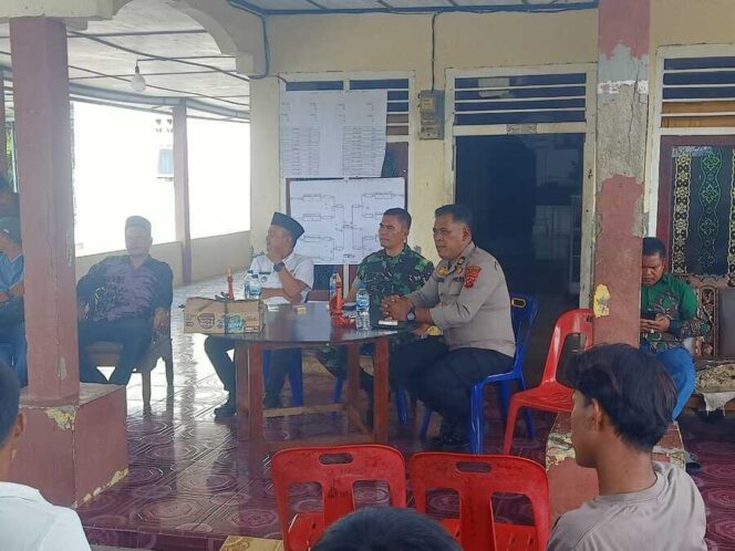 
					Danramil 03/SB Mayor Inf J. Sembiring, S.H., memimpin Technical Meeting Turnamen Sepak Bola Bupati Cup PHT Open 2025, Rabu (10/09/2025)