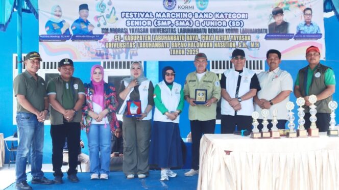 
					Festival Marching Band Labuhanbatu dihadiri berbagai pihak 