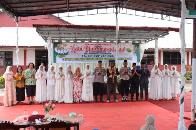 
					Wakapolres Labuhanbatu Kompol H. Matondang, S.H., M.H., hadir dalam peringatan Maulid Nabi Muhammad SAW 1447 H di Sekolah Kemala Bhayangkari 2, Kamis (18/09/2025)