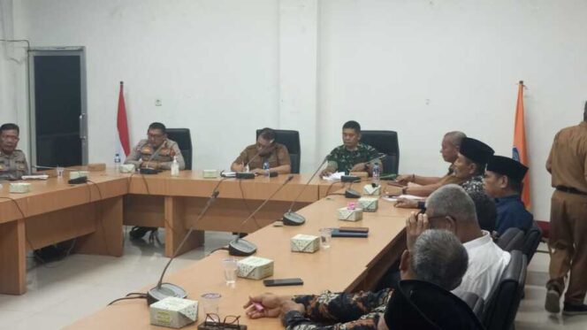 
					Danramil 08/RP mewakili Dandim 0209/LB hadir dalam rapat persiapan di Kantor Bupati Labuhanbatu, Jl. SM Raja Ujung Bandar Kecamatan Rantau Selatan, Senin (22/09/2025)