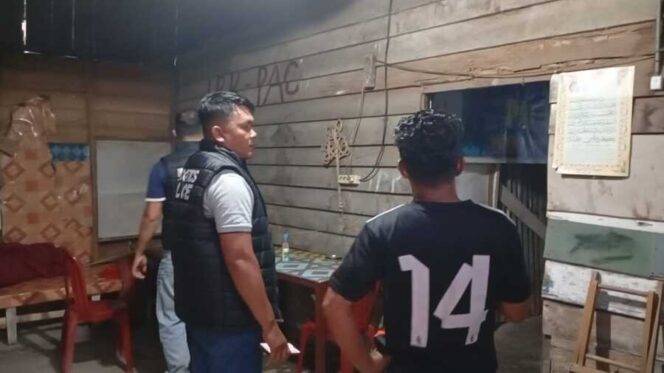 
					Polres Labuhanbatu melalui Satuan Reserse Narkoba bergerak cepat setelah video seorang pria diduga mengkonsumsi narkoba jenis sabu beredar luas di media sosial, Selasa (22/09/2025) pukul 18.00 WIB