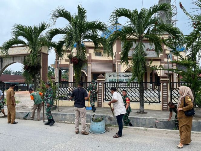 
					Koramil 10/Tanjung Medan (TM) Kodim 0209/Labuhanbatu bersama masyarakat dan perangkat Desa Tanjung Medan melaksanakan Bakti Teritorial Prima berupa pembersihan Masjid Ar-Raudah, Jumat (26/09/2025)