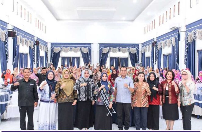 
					Bunda PAUD Kabupaten Labuhanbatu, dr. Hj. Maya Hasmita, Sp.OG, M.K.M., mensosialisasikan Pendidikan Anak Usia Dini (PAUD) Holistik Integratif kepada seluruh Bunda PAUD kecamatan se-Kabupaten Labuhanbatu, Kamis (26/09/2025)