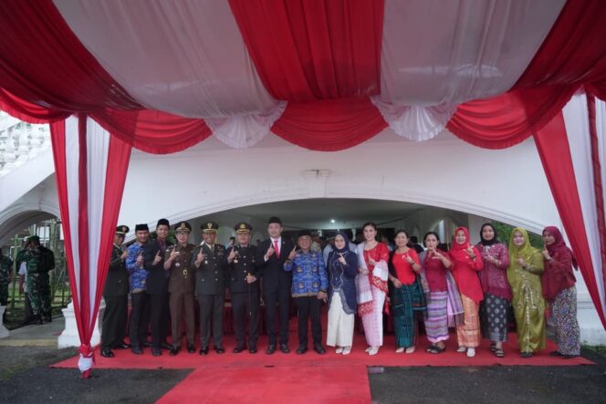 
					Koramil 11/KP yang dipimpin Mayor Inf Hendra Gunawan mewakili Dandim 0209/LB turut menghadiri Upacara Peringatan Hari Kesaktian Pancasila 2025 di Lapangan Apel Pemerintah Kabupaten Labuhanbatu Selatan, Rabu (01/10/2025)