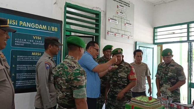 
					Jajaran Polsek Bilah Hilir melakukan kunjungan kehormatan ke Koramil 09/NL Kodim 0209/LB, Minggu (05/10/2025)