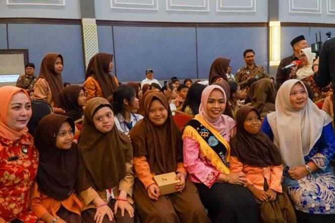 
					Bupati Labuhanbatu Maya Hasmita dalam gelaran acara Pengukuhan Generasi Berencana (GenRe) di Ballroom Suzuya Hotel Rantauprapat, Jumat (10/10/2025)