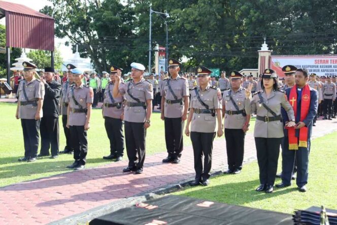 
					Sertijab sejumlah Pejabat Utama dan Kapolsek jajaran Polres Labuhanbatu, pada Senin (13/10/2025) di halaman apel Mapolres Labuhanbatu, Jalan MH. Thamrin No.7, Rantauprapat
