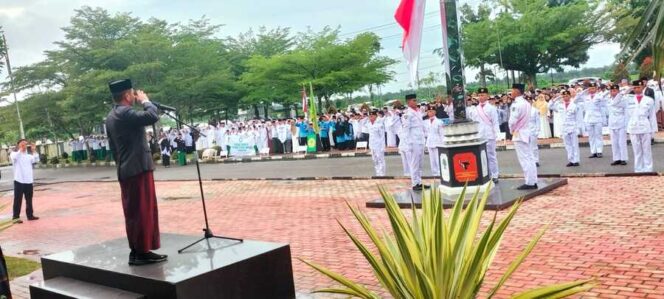 
					Peringatan Hari Santri Nasional yang digelar di halaman Kantor Bupati Labuhanbatu Utara, Rabu (22/10/2025)