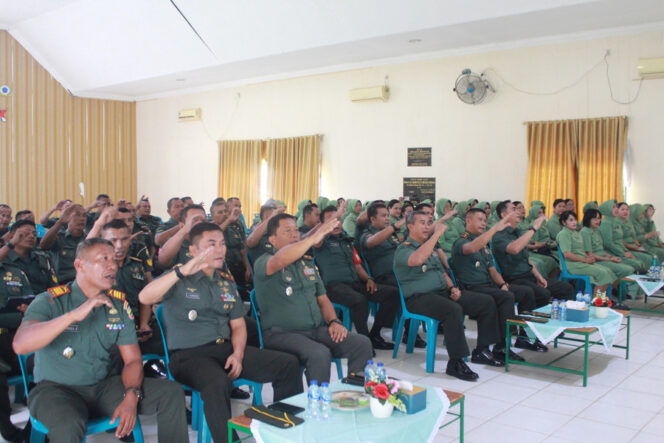 
					Kegiatan Ceramah Bintal Ideologi Kejuangan di Aula Manunggal Makodim 0209/LB, Jalan Abdul Aziz, Senin (26/10/2025)