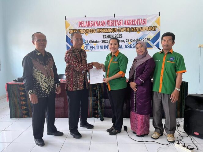 
					Kunjungan tim visitasi dari Badan Akreditasi Nasional (BAN) Provinsi Sumatera Utara) dalam rangka penilaian akreditasi sekolah yang berlangsung selama dua hari, 27–28 Oktober 2025
