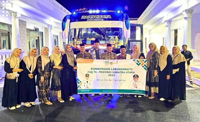 
					Pelepasan kontingen Labuhanbatu menuju ajang Festival Seni dan Qasidah tingkat Provinsi Sumatera Utara, Senin malam (22/11/2025)