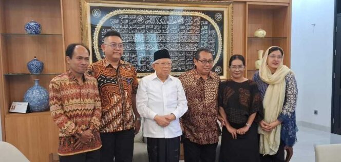 
					Silaturahmi hangat antara jajaran pengurus pusat SMSI dan KH. Ma’ruf Amin di kediamannya, Jakarta, Selasa (04/11/2025)