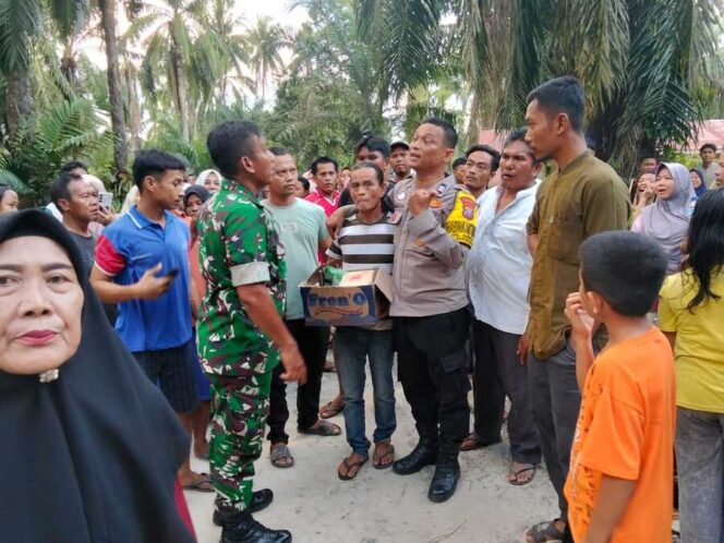 
					Warga bersama Bhabinkamtibmas dan Babinsa berhasil mengamankan seorang pria yang diduga terlibat penyalahgunaan narkotika jenis sabu, Jumat (31/10/2025)