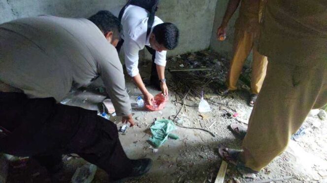 
					Operasi Grebek Sarang Narkoba (GSN) di Dusun Malaka, Desa Tanjung Siram, Kecamatan Bilah Hulu, Senin (10/11/2025) siang