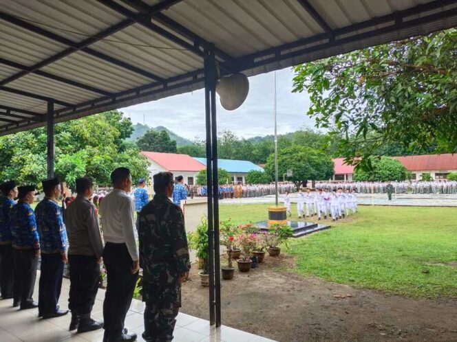 
					Upacara peringatan Hari Pahlawan di SMA Negeri 1 Aek Natas, Senin (10/11/2025)