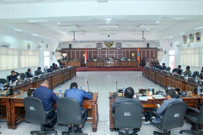 
					Ruang paripurna DPRD Labuhanbatu, Senin (17/11/2025) 