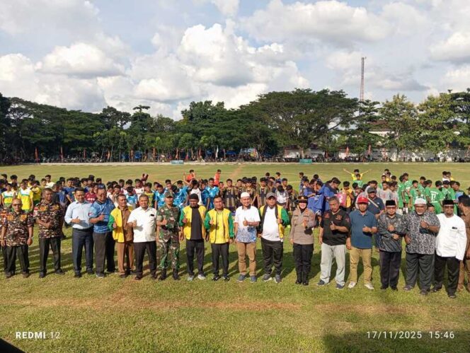 
					- Pembukaan Turnamen Sepak Bola Piala Bupati Labuhanbatu Utara U-18 Tahun 2025 resmi digelar di Lapangan Kecamatan NA IX-X, Senin (17/11/2025)