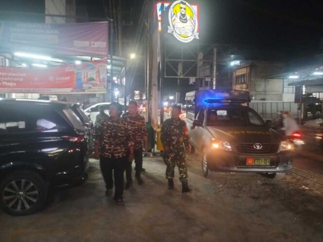 
					Koramil 01/AK bersama anggota FKPPI menggelar patroli malam pada Minggu (23/11/2025) di wilayah Kecamatan Kualuh Hulu