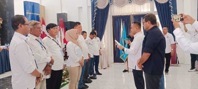 
					Ketua PWI Labuhanbatu periode 2025-2028 Erni Manja Hasibuan, S.E., M.M., bersama pengurus baru saat dikukuhkan oleh Ketua PWI Sumut H. Farianda Putra Sinik, S.E.