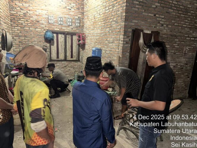 
					Giat Patroli dan Gerebek Sarang Narkoba (GSN) untuk menekan ruang gerak penyalahgunaan narkotika di wilayah hukumnya, Kamis (04/12/2025) 