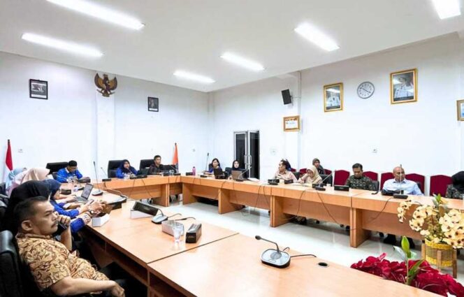 
					TKPK Kabupaten Labuhanbatu menggelar Focus Group Discussion (FGD) untuk penyusunan Rencana Penanggulangan Kemiskinan Daerah (RPKD) 2025–2029, Kamis (04/12/2025)