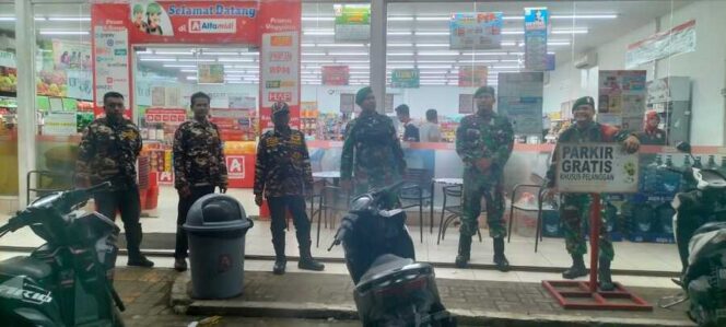 
					Koramil 07/Aek Kanopan Kodim 0209/Labuhanbatu menggelar patroli keamanan bersama organisasi kemasyarakatan FKPPI , Kamis (25/12/2025)