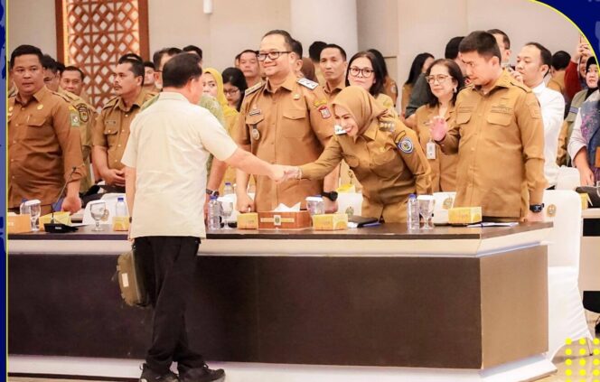 
					Bupati Labuhanbatu dr. Hj. Maya Hasmita, Sp.OG, MKM, menghadiri Rapat Koordinasi Percepatan Rehabilitasi dan Rekonstruksi Pascabencana Medan, Senin (12/01/2026)