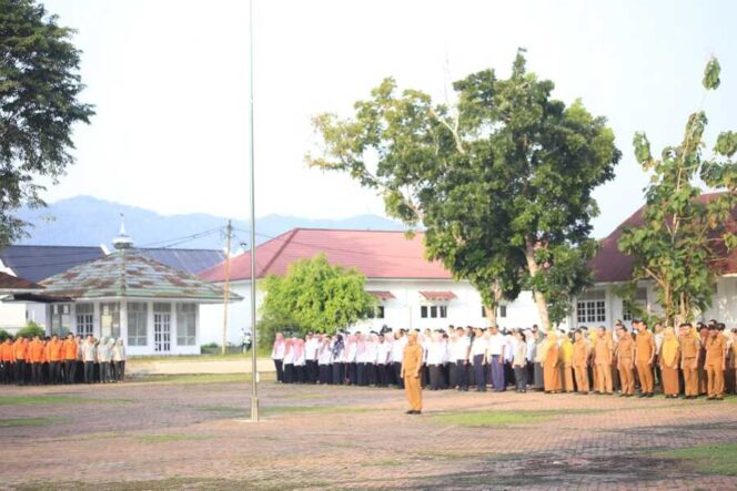 
					Apel Gabungan Kelompok I dan II, Senin (12/01/2026), di halaman BKPP Labuhanbatu