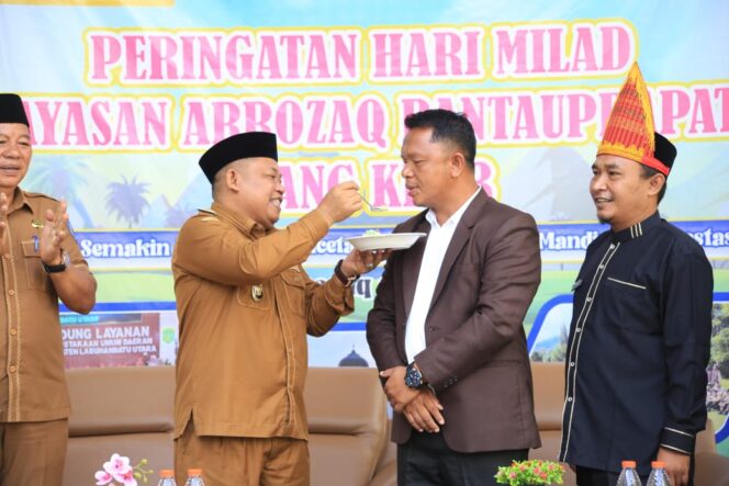 
					Wakil Bupati Labuhanbatu, H. Jamri, ST, menghadiri peringatan Milad ke-13 Yayasan ARROZAQ Rantauprapat yang berlangsung di Jalan Sempurna, Kecamatan Rantau Selatan, Senin (13/01/2026)