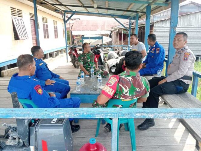 
					Danramil 03/Sungai Berombang Kodim 0209/Labuhanbatu, Mayor Inf Chrisman Limbong, S.I.P., melakukan silaturahmi ke Kantor Polairud Panai Hilir, Kamis (22/01/2026)