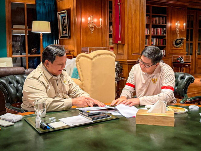 
					Presiden Republik Indonesia Prabowo Subianto bersama Menteri Perumahan dan Kawasan Permukiman (PKP) Maruarar Sirait saat di kediamannya di Hambalang, Jawa Barat, Kamis (29/01/2026) (Fhoto Istimewa)