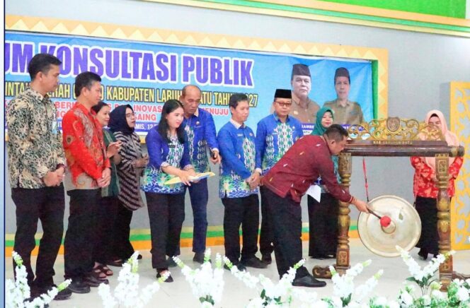 
					Wakil Bupati Labuhanbatu, H. Jamri, ST, secara resmi membuka Forum Konsultasi Publik Rencana Kerja Pemerintah Daerah (RKPD) Tahun 2027 di Ruang Data dan Karya Kantor Bupati Labuhanbatu, Kamis (12/02/2026)