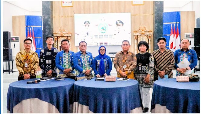 
					Bupati Labuhanbatu Maya Hasmita mengikuti rapat koordinasi pemeriksaan Laporan Keuangan Pemerintah Daerah (LKPD) Tahun Anggaran 2025 bersama BPK Perwakilan Provinsi Sumatera Utara melalui Zoom Meeting.