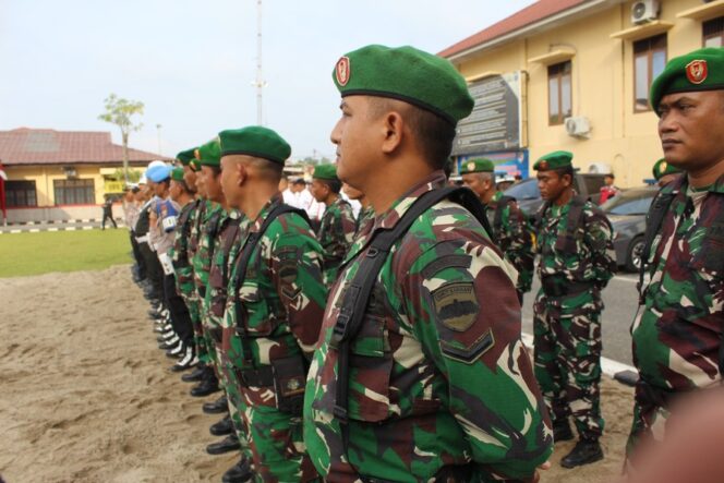 
					Personil Kodim 0209/LB menghadiri Apel Gelar Pasukan Operasi Keselamatan Toba 2026, di Lapangan Polres Labuhanbatu, Jalan MH Thamrin, Rantauprapat, Senin (02/02/2026)