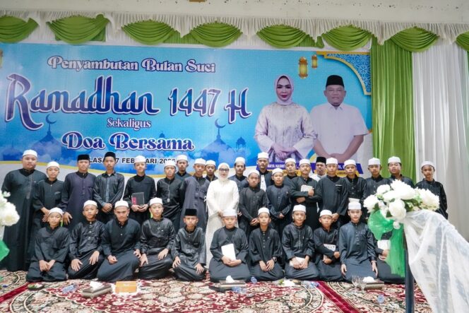 
					Kegiatan doa bersama yang digelar Selasa malam (17/02/2026) di Gedung Serbaguna Kompleks Rumah Dinas Bupati