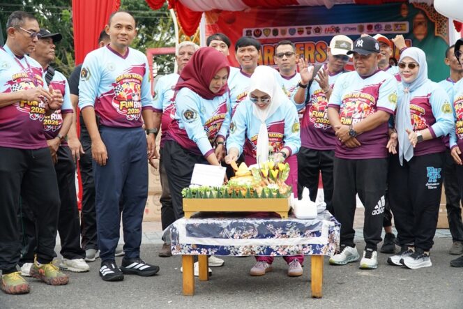 
					Dandim 0209/Labuhanbatu, Letkol Kav. Hanung Kaptiaji, S.Sos., M.I.P., tampil langsung di tengah peringatan Hari Pers Nasional (HPN) 2026 di Kabupaten Labuhanbatu, Selasa (17/02/2026)