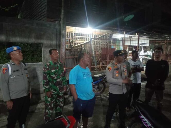 
					Patroli dipimpin langsung oleh Danramil 03/SB, Chrisman Limbong, bersama personel Polsek Panai Hilir serta unsur pemerintah kecamatan, Minggu malam (22/02/2026)