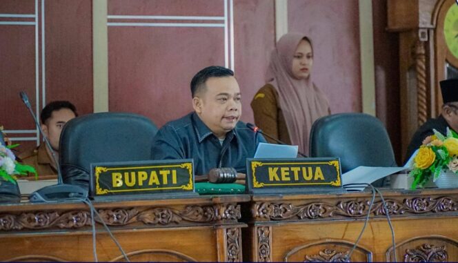 
					Ketua DPRD Kabupaten Labuhanbatu, Arjan Priadi Ritonga, memimpin langsung rapat paripurna Propemperda Tahun 2026 di Ruang Rapat Paripurna DPRD, Senin (02/03/2026)