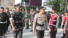 Dandim 0209/Labuhanbatu Letkol Kav Hanung Kaptiaji, S.Sos., M.I.P. dan Kapolres Labuhanbatu AKBP Wahyu Endrajaya, S.I.K., M.Si. saat memeriksa kesiapan seluruh personel, Kamis (12/03/2026)