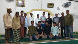 DPD Kopi Malam bersama pengurus Badan Kemakmuran Masjid (BKM) dan masyarakat sekitar dalam kegiatan kegiatan Safari Ramadan di Masjid Al Mukmin, Pasuruan Jaya, Kecamatan Rantau Utara, Kabupaten Labuhanbatu, Jumat (13/03/2026)