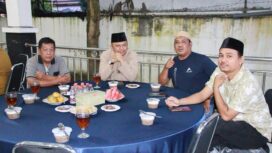 Jajaran Pengurus Poslab saat menghadiri undangan buka bersama oleh Manager Poslab Liga 4 2026 dan juga selaku Ketua DPRD Labuhanbatu, di Rumah Dinas, Sabtu (14/03/2026)