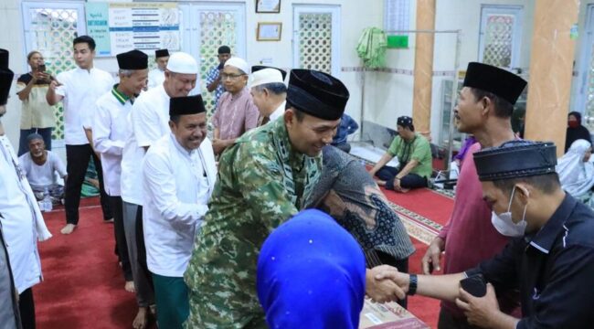 Dandim 0209/Labuhanbatu Letkol Kav Hanung Kaptiaji, S.Sos., M.I.P.  menghadiri Safari Ramadhan di Masjid Baiturrahim, Jalan Padang Bulan, Kelurahan Padang Bulan, Kecamatan Rantau Utara, Sabtu (14/03/2026)