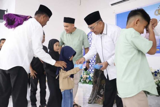 
					Kebersamaan Lebaran di Polres Labuhanbatu Diperkuat, Ratusan Warga Hadiri Sholat Id
