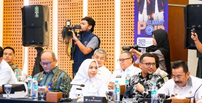 
					kunjungan kerja spesifik Komisi II DPR RI di PT Bank Sumut, yang digelar di Jalan Imam Bonjol, Kota Medan, dihadiri Bupati Labuhanbatu dr. Hj. Maya Hasmita Rabu (01/04/2026)