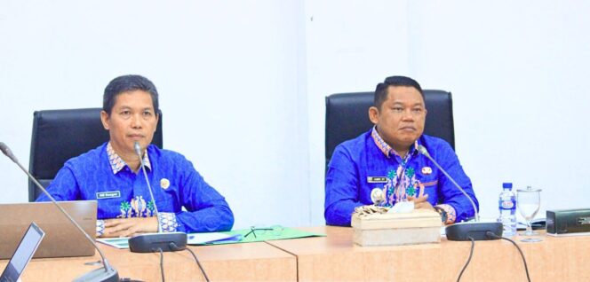 
					Wakil Bupati H. Jamri, ST, mengikuti Rapat koordinasi digelar bersama Kementerian Koordinator Bidang Infrastruktur dan Pembangunan Kewilayahan RI melalui sambungan virtual, Kamis (02/04/2026), dari ruang rapat Bupati