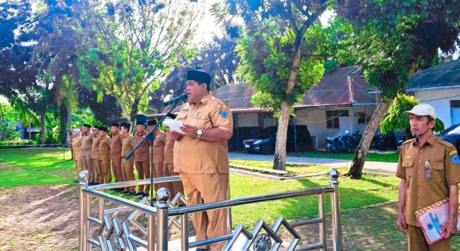 
					Apel gabungan digelar di Lapangan BKPP pada Senin (06/04/2026). Kegiatan tersebut dipimpin oleh Asisten III Bidang Administrasi Umum, Zaid Harahap, S.Sos