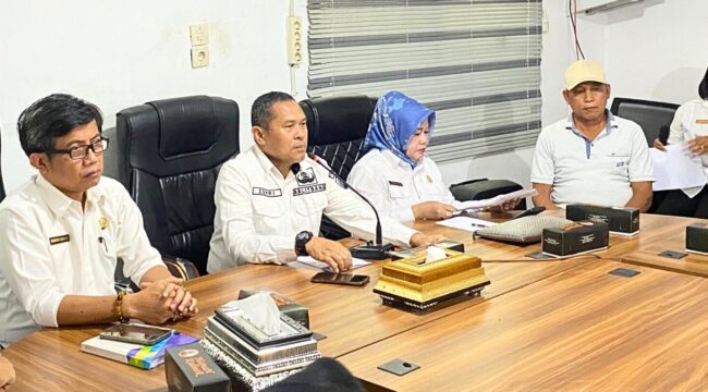 Seminar tersebut dibuka oleh Kepala Balitbang Labuhanbatu, H. Zuhri, S.E. 