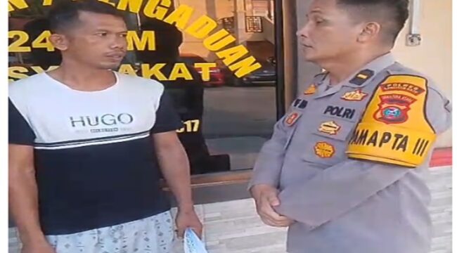 Seorang warga bernama Syahrial Lubis (Kiri) dan personel piket yang dipimpin IPDA Andi Fahri Hasibuan, S.H., saat menindaklanjuti laporan warga tersebut, Rabu (22/04/2026)