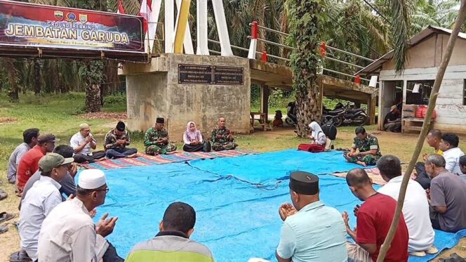 
					doa bersama dan syukuran pembangunan Jembatan Garuda di Desa Rasau, Kecamatan Torgamba, Senin (01/04/2026)