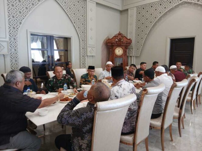 
					Silaturahmi hangat di NA IX-X jadi bukti kuatnya sinergi TNI dan rakyat dalam menjaga keamanan wilayah